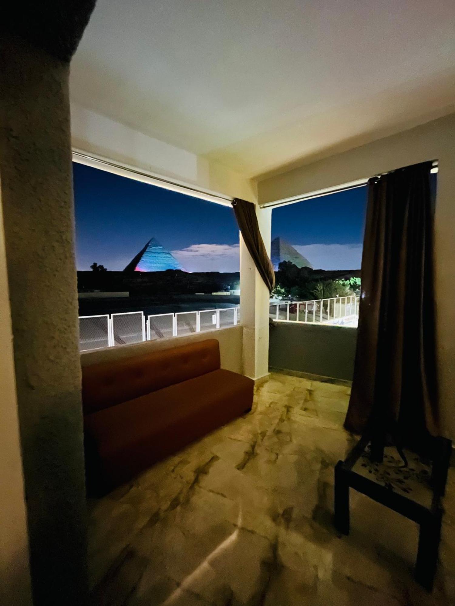 Capital Front Pyramids & Sphinx View 3* Kafret el-Gabal