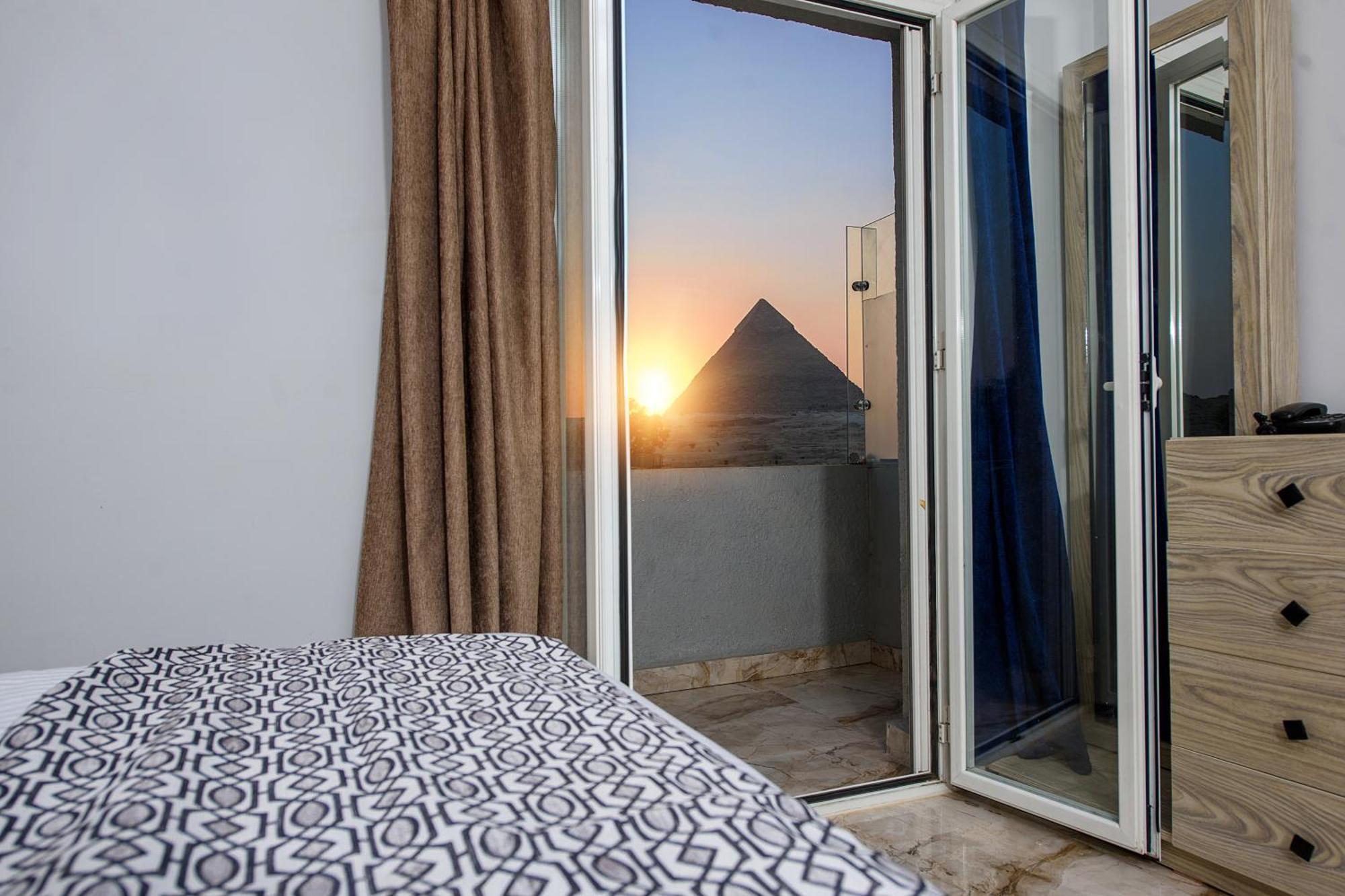 Capital Front Pyramids & Sphinx View 3* Kafret el-Gabal
